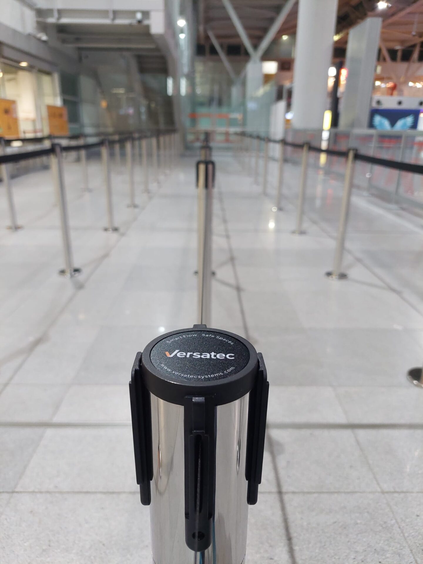 Magnetic Retractable Belt Post 2.3m/3.6m Versatec FLOW Prime - Image 4